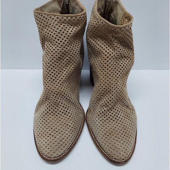 Steve Madden Rumble Perforated Ankle Bootie Size 11 - Picture 3 of 9